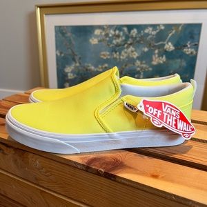Women’s NWT Vans Slip Ons Size 5.5